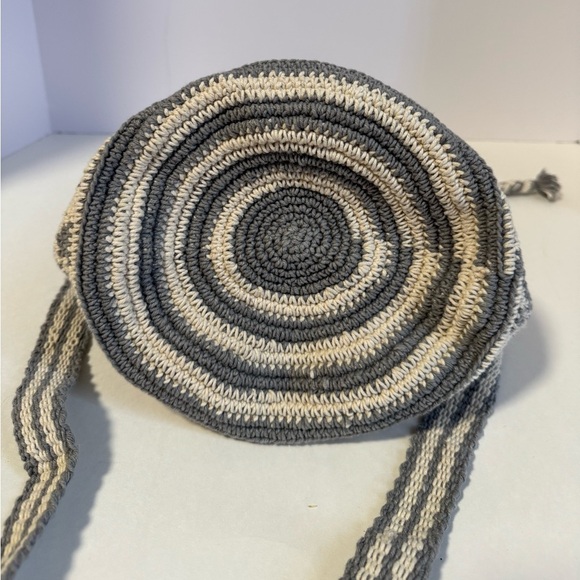 Altiplano Crocheted handmade bucket bag - Picture 8 of 11